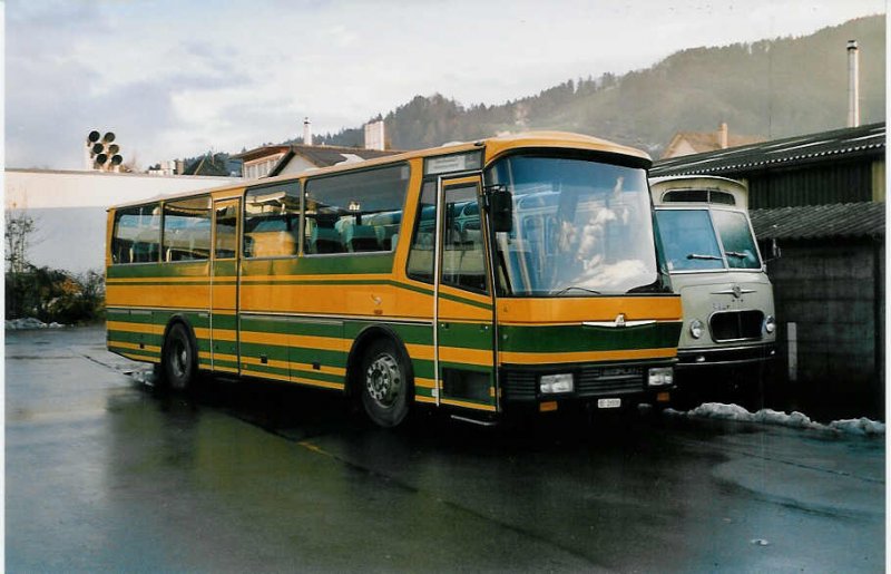 Aus dem Archiv: AvH Heimenschwand Nr. 4/BE 26'508 Neoplan/Lauber am 8. Dezember 1999 Thun, Garage STI (bereits trgt dieses Fahrzeug keine Beschriftung mehr; somit ist die Ausrangierung beschlossen)