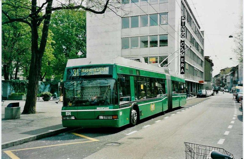 Aus dem Archiv: BVB Basel Nr. 934 Neoplan Gelenktrolleybus am 26. April 1999 Basel, Claraplatz