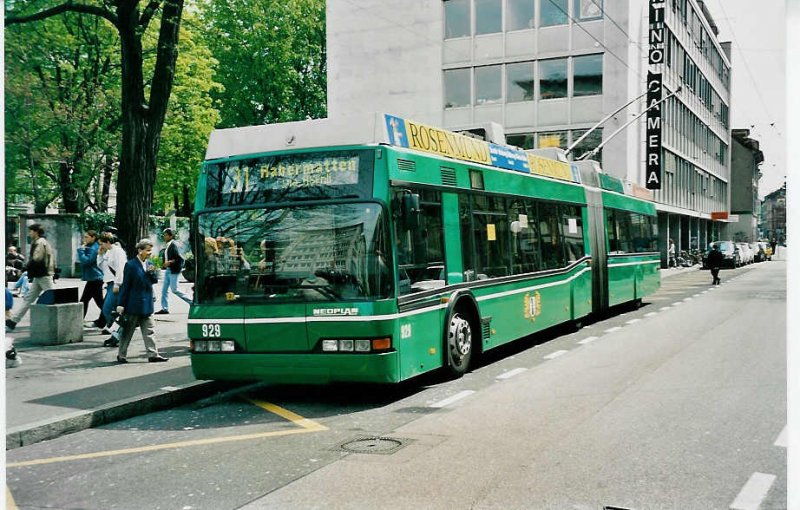 Aus dem Archiv: BVB Basel Nr. 929 Neoplan Gelenktrolleybus am 26. April 1999 Basel, Claraplatz