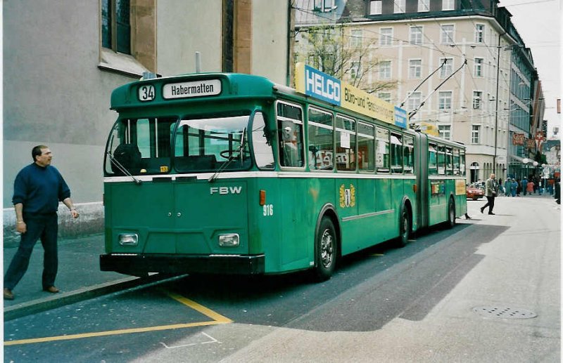 Aus dem Archiv: BVB Basel Nr. 916 FBW/FHS-Hess Gelenktrolleybus am 26. April 1999 Basel, Claraplatz