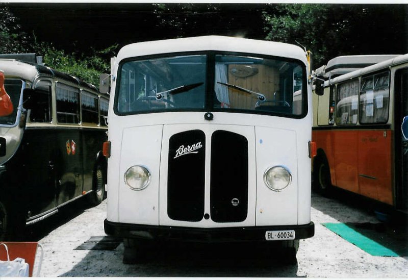 Aus dem Archiv: Frei, Arlesheim BL 60'034 Berna/Hhener (ex M+79'509) am 15. August 1998 Schwarzwasserbrcke, Wohnbus-Treffen