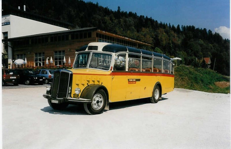 Aus dem Archiv: Funi-Car, Biel BE 412'845 Saurer/FHS (ex P 23'157) am 12. September 1999 La Croise oberhalb Neuenburg