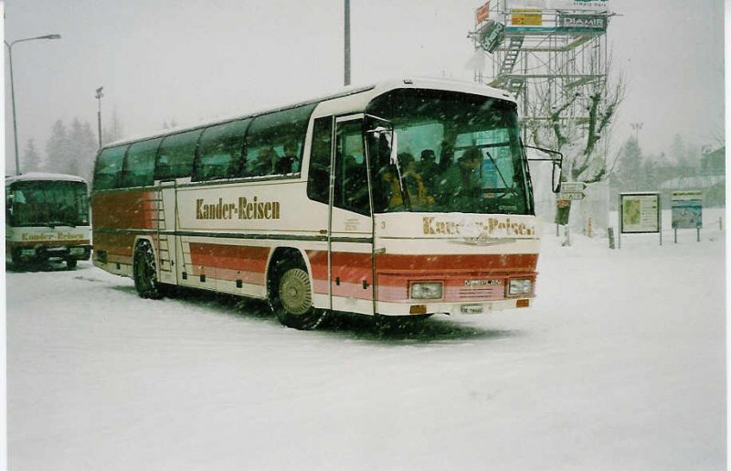 Aus dem Archiv: Kander-Reisen, Frutigen Nr. 3/BE 66'132 Neoplan am 28. Dezember 1999 Kandersteg, Bahnhof (Aufnahme aus dem Lawinenwinter 1999/2000)