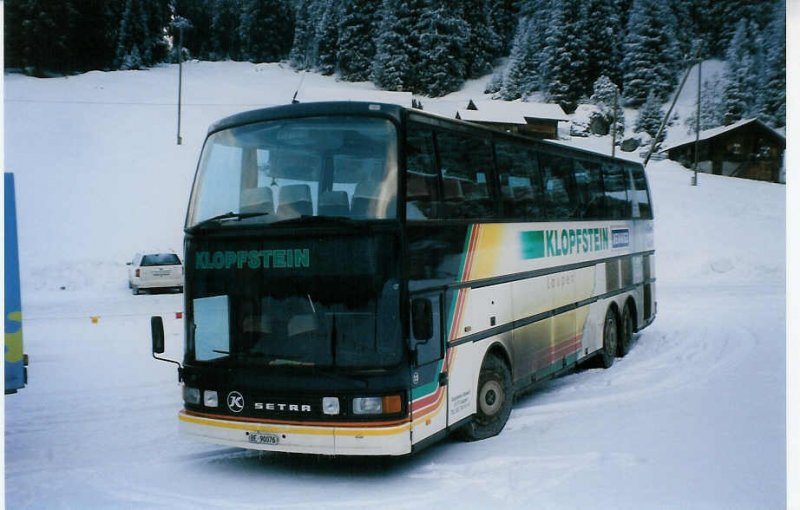 Aus dem Archiv: Klopfstein, Laupen Nr. 13/BE 90'076 Setra am 12. Januar 1999 Adelboden, Unter dem Birg (Einsatz am Ski-Weltcup von Adelboden)