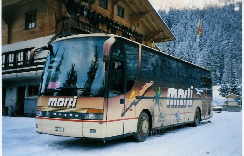 Aus dem Archiv: Marti, Kallnach Nr. 10/FR 559 Setra am 12. Januar 1998 Adelboden, Unter dem Birg (Einsatz am Ski-Weltcup von Adelboden)