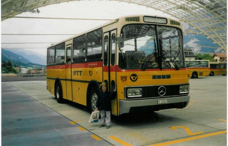 Aus dem Archiv: PTT Regie P 23'320 Mercedes/FHS O 303 am 2. Juli 1996 Chur, Postautostation