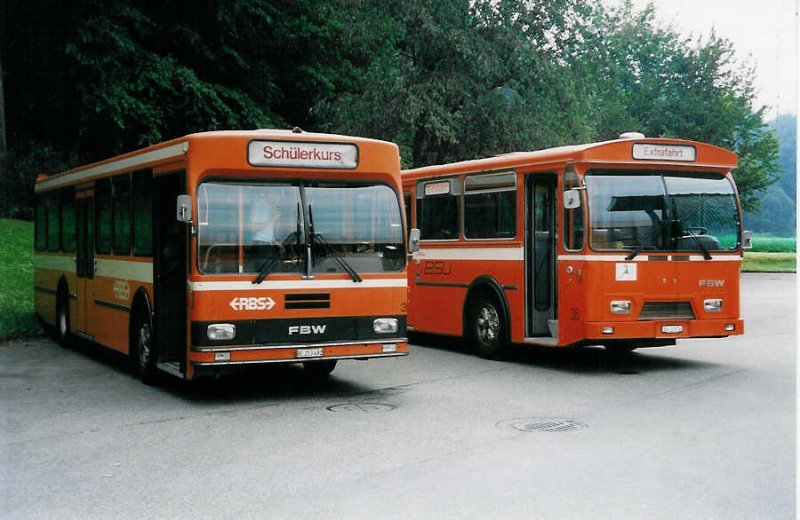 Aus dem Archiv: RBS Worblaufen (BSU) Nr. 39/BE 253'492 FBW/R&J (ex Nr. 4) + BSU Solothurn Nr. 36/SO 21'974 FBW/Hess am 19. September 1999 Zuchwil, Garage (Abschiedsfahrt dieser beiden Fahrzeuge)