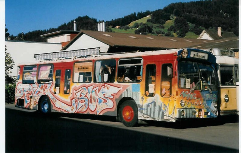 Aus dem Archiv: Spielbus, Thun Mercedes O 305 (ex STI Thun Nr. 43) am 29. Juli 1998 Thun, Garage STI