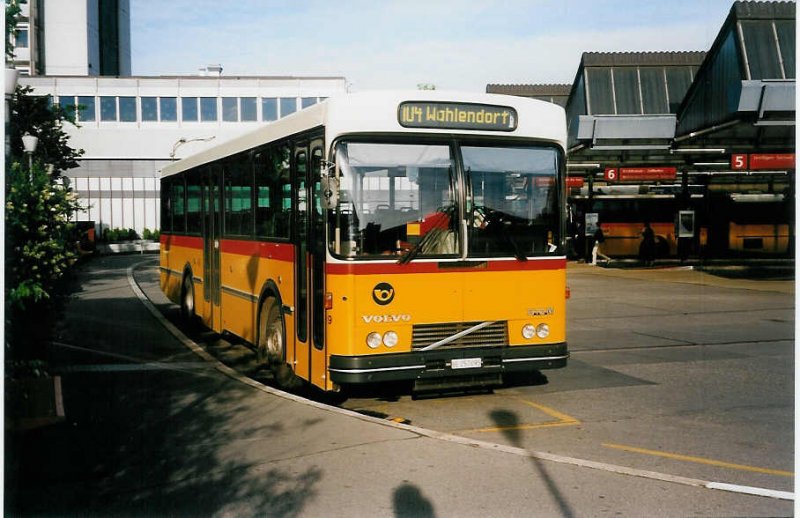 Aus dem Archiv: Steiner, Ortschwaben Nr. 9/BE 257'095 Volvo/Lauber am 5. Juni 1999 Bern, Postautostation