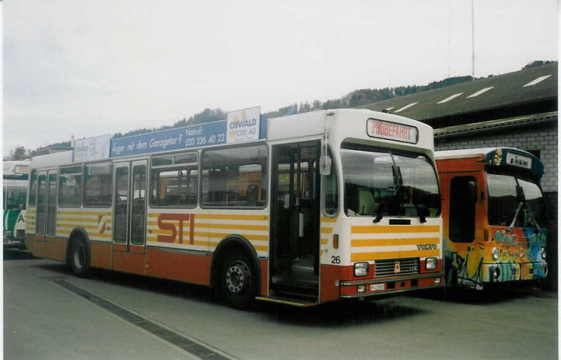 Aus dem Archiv: STI Thun Nr. 26/BE 419'025 Volvo/R&J (ex SAT Thun Nr. 26) am 6. Mrz 1998 Thun, Garage