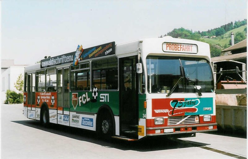 Aus dem Archiv: STI Thun Nr. 34/BE 443'834 Volvo/R&J (ex SAT Thun Nr. 34) am 15. Mai 1998 Thun, Garage (mit Vollwerbung zum 75-jhrigen Jubilum des FC Lerchenfeld)