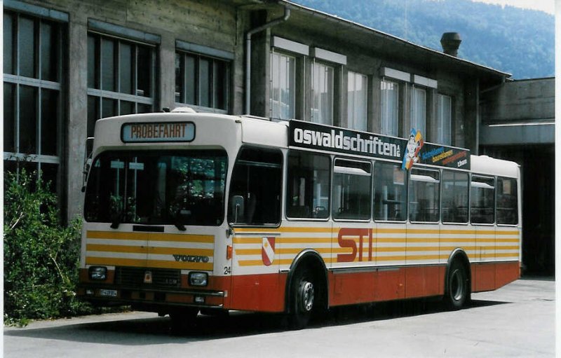 Aus dem Archiv: STI Thun Nr. 24/BE 419'024 Volvo/R&J (ex SAT Thun Nr. 24) am 1. Juli 1998 Thun, Garage