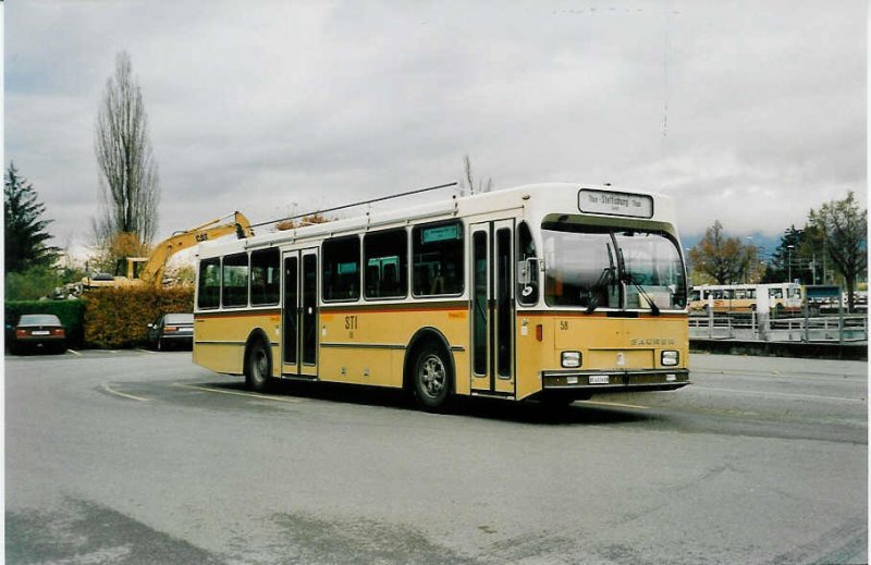 Aus dem Archiv: STI Thun Nr. 58/BE 413'458 Saurer/R&J SH am 11. November 1999 Thun, Schifflndte