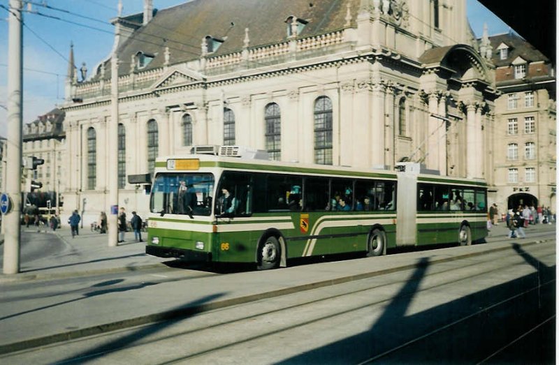 Aus dem Archiv: SVB Bern Nr. 66 Volvo/Hess Gelenktrolleybus am 4. Mrz 1996 Bern, Bahnhof
