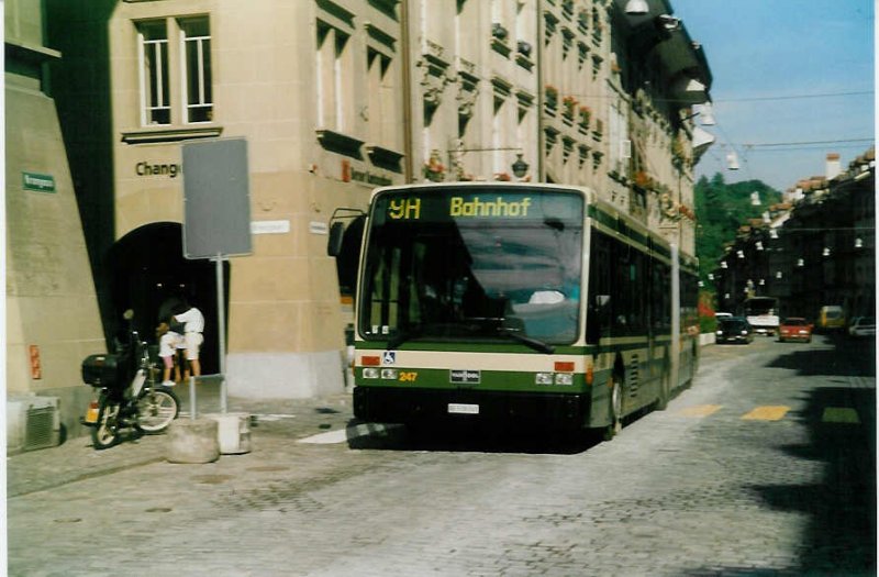 Aus dem Archiv: SVB Bern Nr. 247/BE 518'247 Van Hool am 5. September 1997 Bern, Rathaus