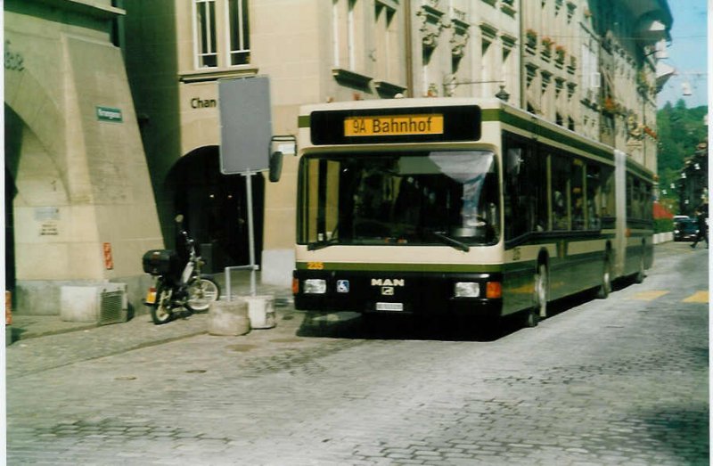 Aus dem Archiv: SVB Bern Nr. 235/BE 513'235 MAN am 5. September 1997 Bern, Rathaus