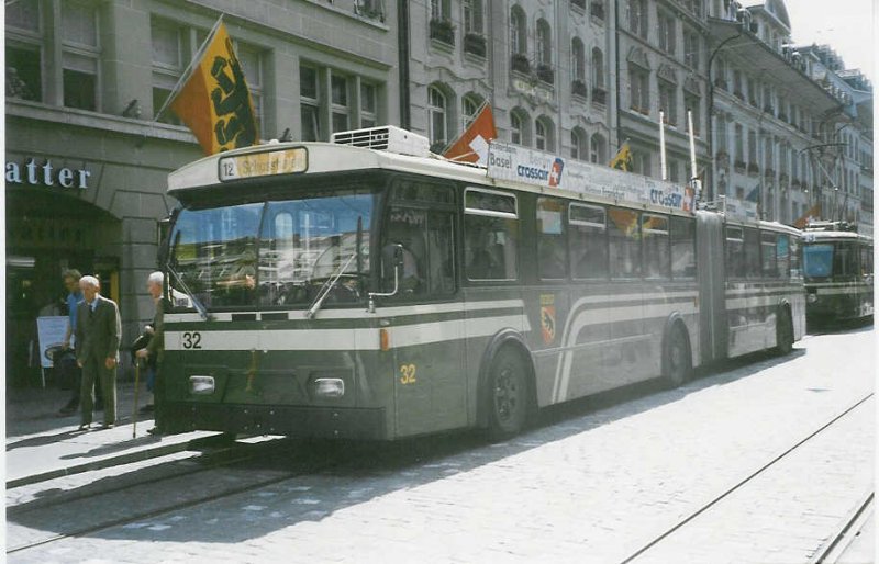 Aus dem Archiv: SVB Bern Nr. 32 FBW/Gangloff Gelenktrolleybus am 3. Juni 1998 Bern, Brenplatz