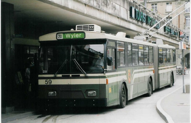 Aus dem Archiv: SVB Bern Nr. 59 FBW/Hess Gelenktrolleybus am 3. August 1998 Bern, Bahnhof