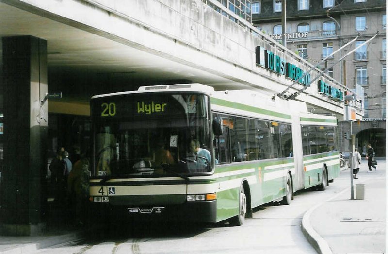 Aus dem Archiv: SVB Bern Nr. 4 NAW/Hess Gelenktrolleybus am 10. Oktober 1998 Bern, Bahnhof
