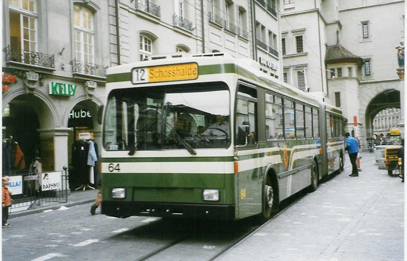 Aus dem Archiv: SVB Bern Nr. 64 Volvo/R&J Gelenktrolleybus am 10. Oktober 1998 Bern, Marktgasse