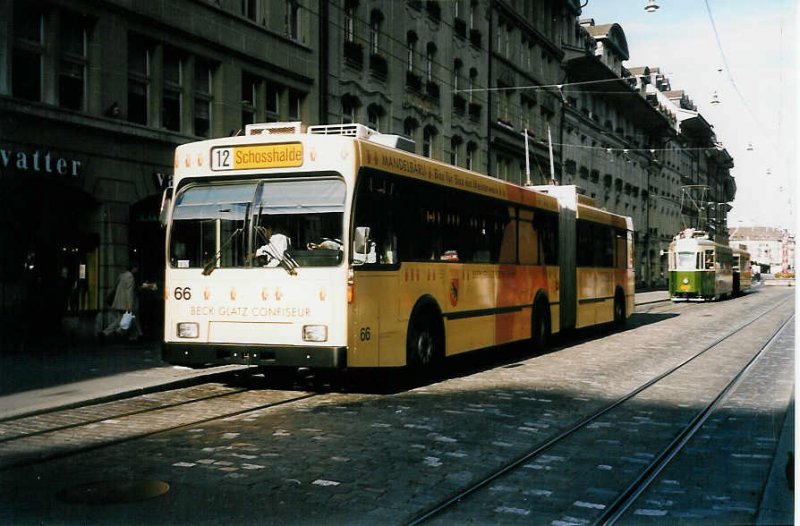 Aus dem Archiv: SVB Bern Nr. 66 Volvo/Hess Gelenktrolleybus am 5. Juni 1999 Bern, Brenplatz (mit Vollwerbung fr  Beck Glatz )