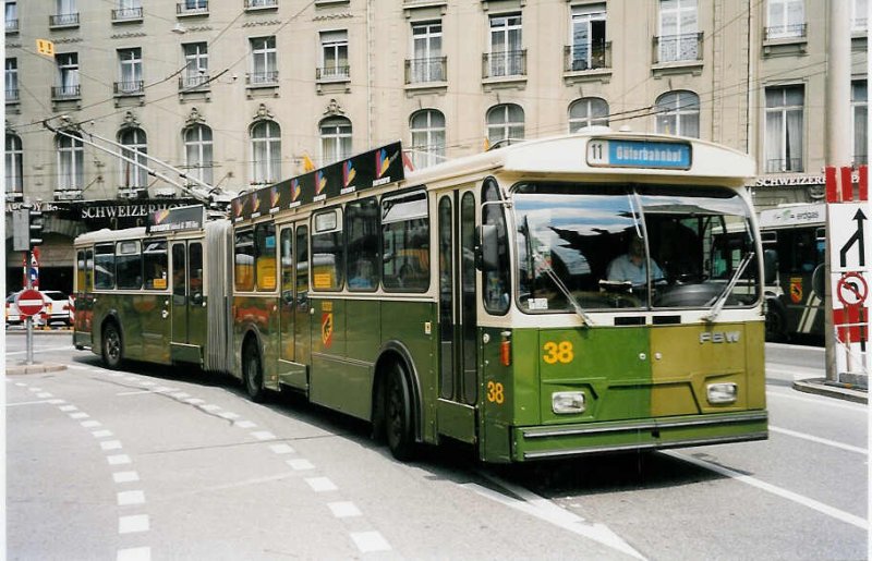 Aus dem Archiv: SVB Bern Nr. 38 FBW/R&J Gelenktrolleybus am 12. Juli 1999 Bern, Bahnhof