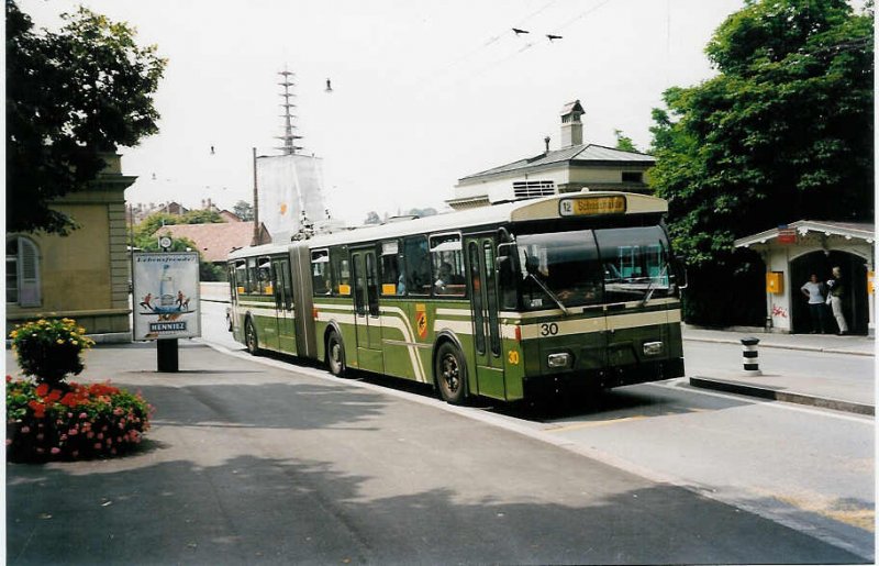 Aus dem Archiv: SVB Bern Nr. 30 FBW/Hess Gelenktrolleybus am 12. Juli 1999 Bern, Brengraben