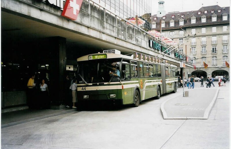 Aus dem Archiv: SVB Bern Nr. 44 FBW/R&J Gelenktrolleybus am 12. Juli 1999 Bern, Bahnhof