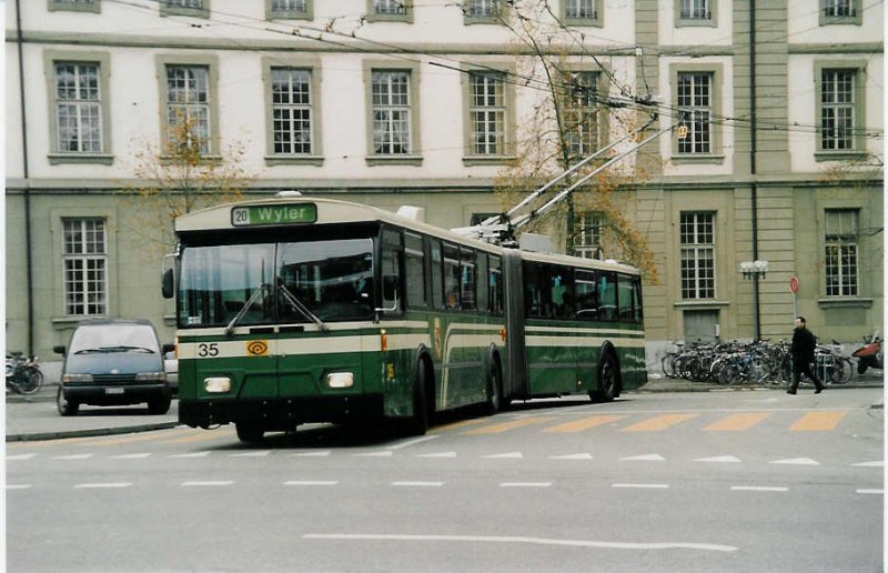 Aus dem Archiv: SVB Bern Nr. 35 FBW/R&J Gelenktrolleybus am 25. November 1999 Bern, Bahnhof