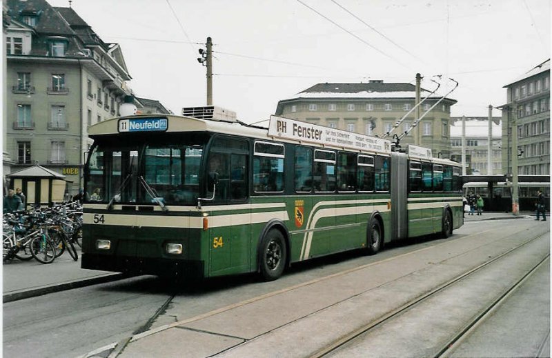 Aus dem Archiv: SVB Bern Nr. 54 FBW/Hess Gelenktrolleybus am 25. November 1999 Bern, Bahnhof