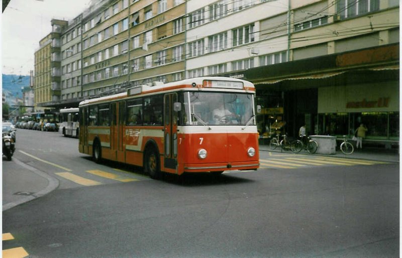 Aus dem Archiv: VB Biel Nr. 7 FBW/R&J Trolleybus am 9. Oktober 1997 Biel, Bahnhof