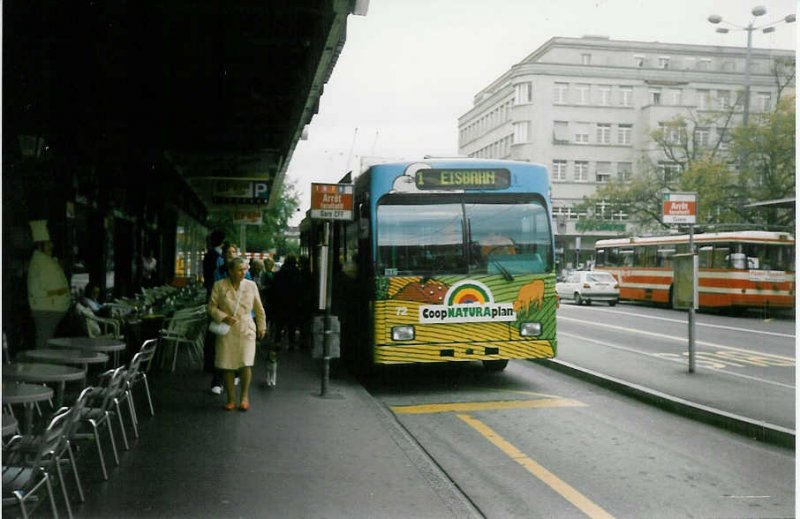 Aus dem Archiv: VB Biel Nr. 72 Volvo/R&J Gelenktrolleybus am 9. Oktober 1997 Biel, Bahnhof (mit Vollwerbung  CoopNATURAplan )