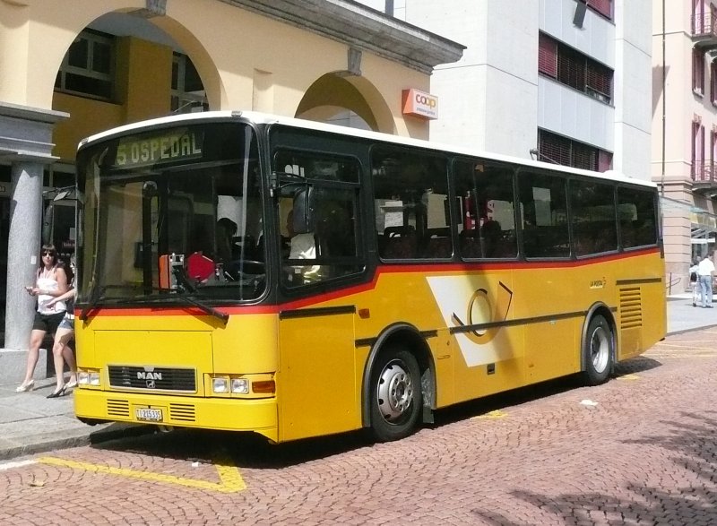 AutoPostale Ticino, 6500 Bellinzona: MAN/Lauber 13.230 HOCL TI 215'335 (ex P 23'022), am 2. September 2009 beim Bahnhof Bellinzona, Viale Stazione