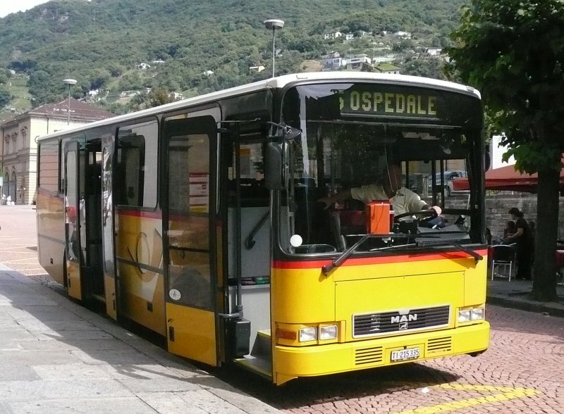 AutoPostale Ticino, 6500 Bellinzona: MAN/Lauber 13.230 HOCL TI 215'335 (ex P 23'022), am 2. September 2009 beim Bahnhof Bellinzona, Viale Stazione