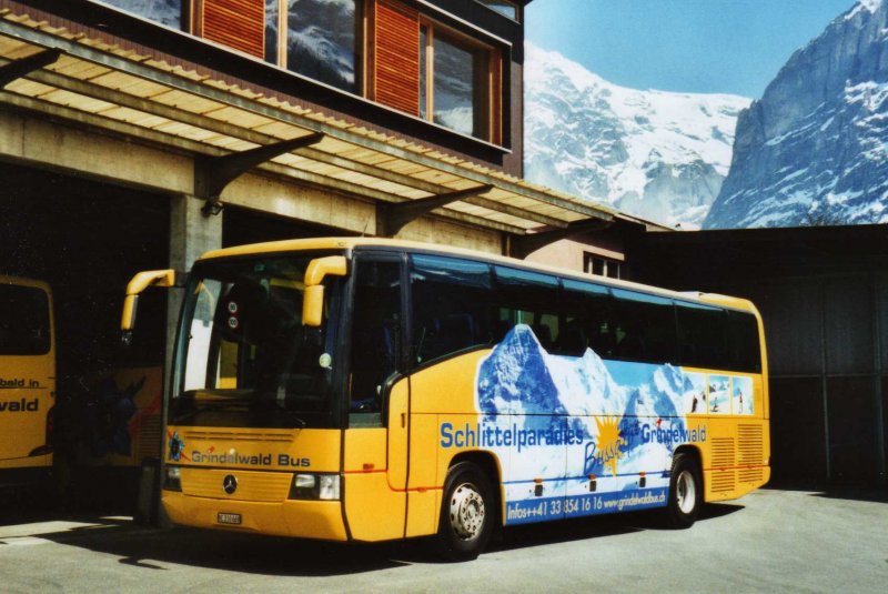 AVG Grindelwald Nr. 10/BE 210'669 Mercedes O 404 am 5. April 2009 Grindelwald, Garage