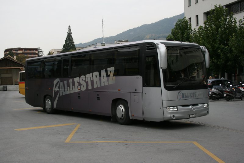 Ballestraz Fils, Grne, VS 115'737 (Renault Iliade) am 9.10.2007 in Sierre. 
