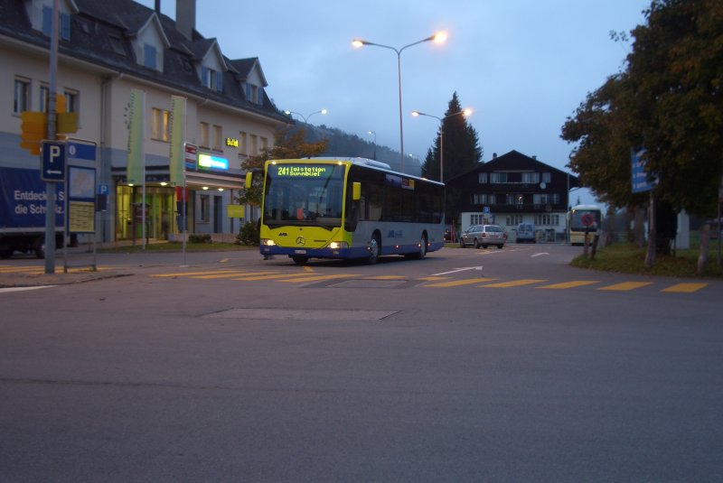 BE 26705 als Linie 241 zur Talstation Sunnbel steht am Abend des 25.10.09 in Kandersteg zur Abfahrt bereit.