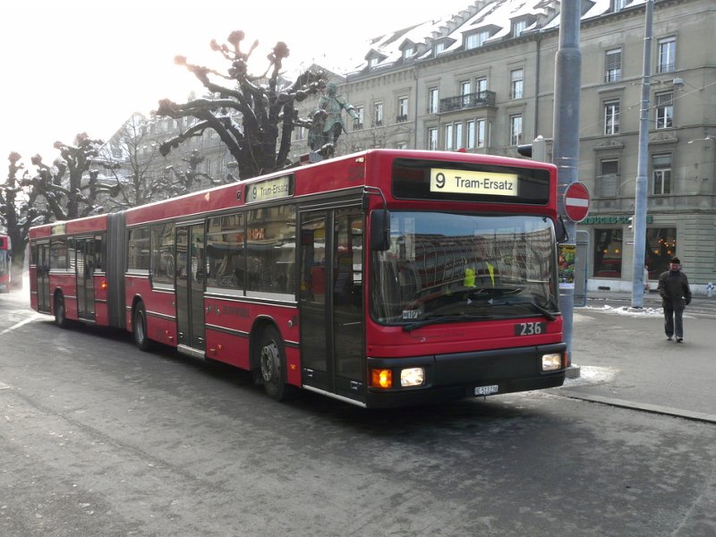 Bern mobil - MAN Gelenkbus Nr.236  BE 513236 als Tramersatz Nr.9 unterwegs in Bern am 10.01.2009