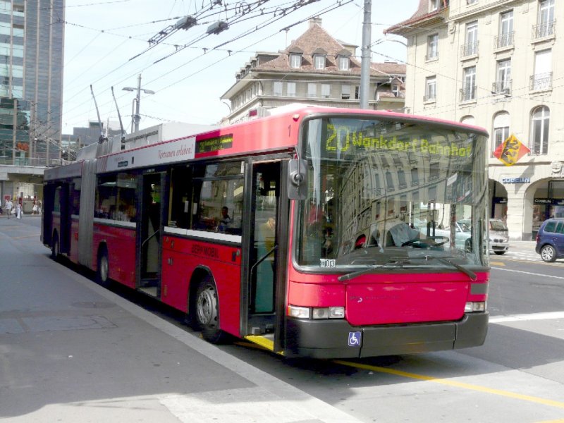 Bern mobil -  NAW-Hess Trolleybus Nr.1 eingeteilt auf der Linie 20 Wankdorf Bahnhof unterwegs in der Stadt Bern am 05.07.2008