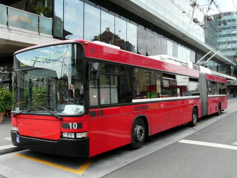 Bern mobil - NAW-Hess Trolleybus Nr.20 eingeteilt auf der Linie 20 Wankdorf Bahnhof unterwegs in der Stadt Bern am 26.07.2008