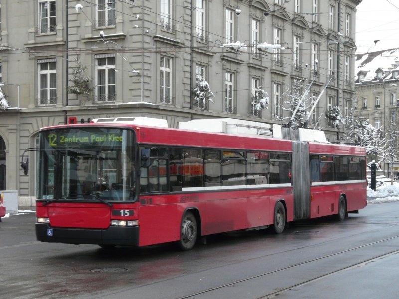 Bern Mobil - NAW Trolleybus Nr.15 unterwegs auf der Linie 12 in Bern am 12.12.2008
