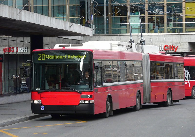 Bern Mobil - NAW Trolleybus Nr.2 unterwegs auf der Linie 20 in Bern am 28.12.2008