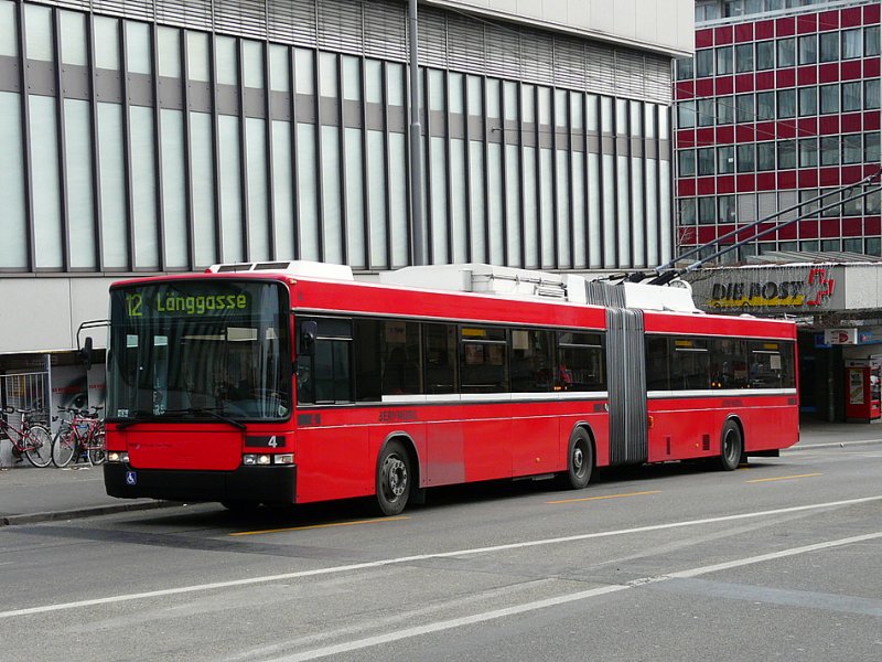 Bern Mobil - NAW Trolleybus Nr.4 unterwegs auf der Linie 12 in Bern am 28.12.2008