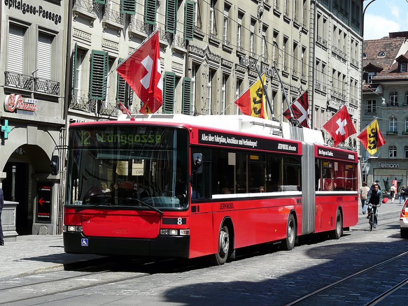 Bern mobil - NAW Trolleybus Nr.8 unterwegs auf der Linie 12 in der Stadt Bern am 03.05.2009