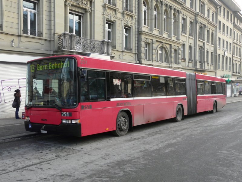Bern mobil - Volvo - Hess Bus Nr.251 unterwegs auf der Linie 13 in Bern am 10.01.2009