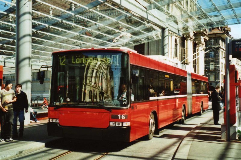 Bernmobil, Bern Nr. 16 NAW/Hess Gelenktrolleybus am 16. Mrz 2009 Bern, Bahnhof