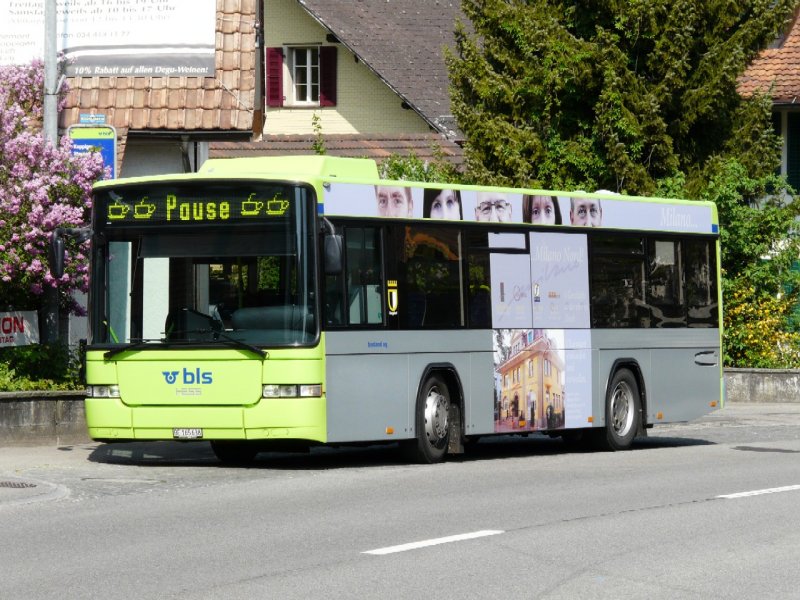bls / Busland - Scania-Hess Bus Nr.21 BE 165638 mit Werbung bei der Kaffepause in Koppigen am 10.05.2008