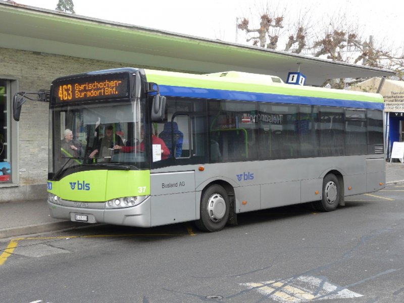 bls - Solaris Alpino ( Aufschrift am Fahrzeug aber Urbino 8.9 )  Nr.37  BE 605110 unterwegs auf der Linie 463 in Burgdorf am 30.11.2008