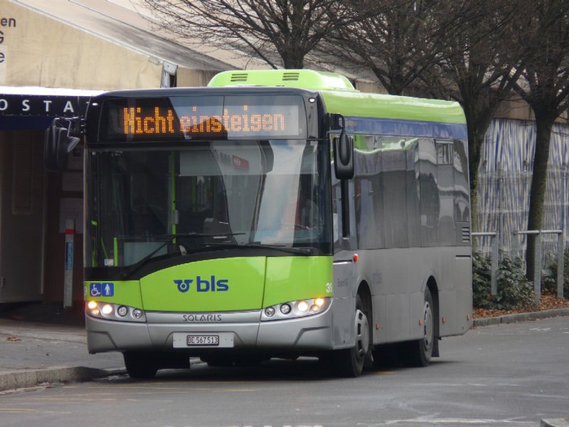 bls - Solaris Alpino ( Aufschrift am Fahrzeug aber Urbino 8.9 )  Nr.39  BE 567513 bei den Bushaltestellen in Burgdorf am 30.11.2008