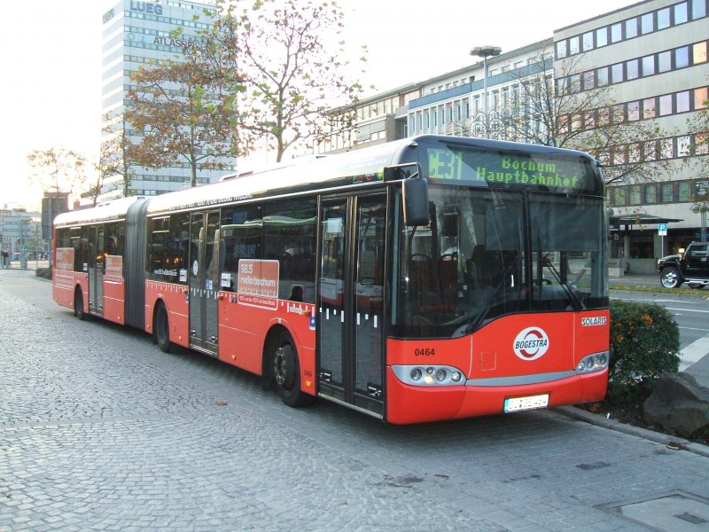 Bogestra Gelenkbus,Wagen 0464,Solaris Urbino 18,Linie CE31,nach 
Hattingen Mitte S,als Werbeträger von Radio 98.5 Bochum.(18.11.2007)